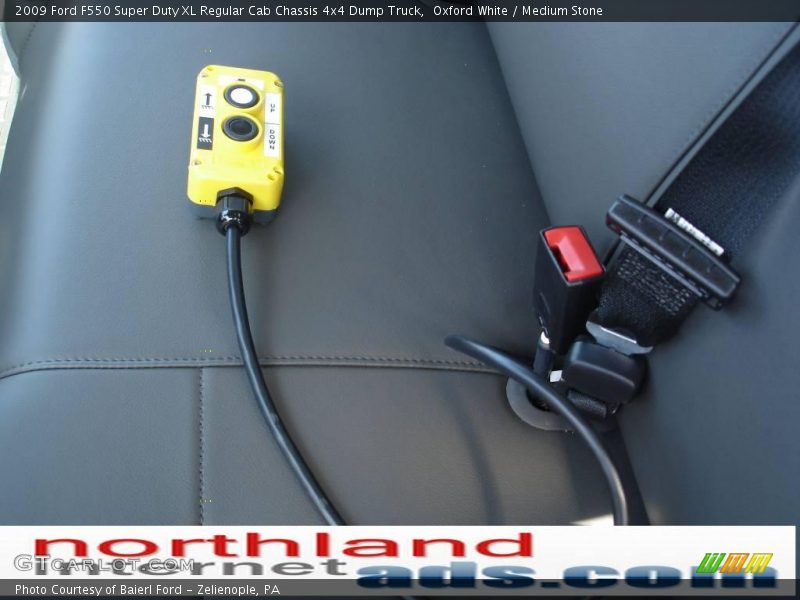 Oxford White / Medium Stone 2009 Ford F550 Super Duty XL Regular Cab Chassis 4x4 Dump Truck