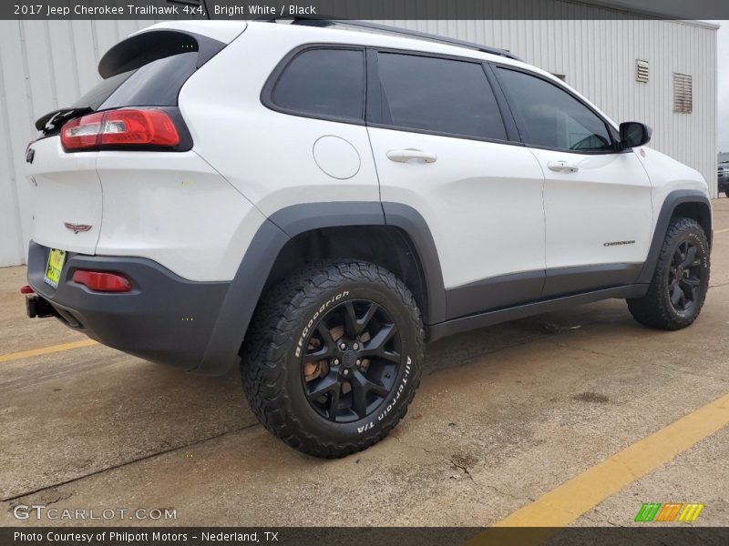 Bright White / Black 2017 Jeep Cherokee Trailhawk 4x4