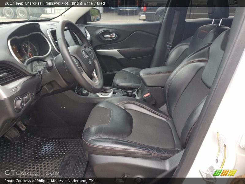 Bright White / Black 2017 Jeep Cherokee Trailhawk 4x4