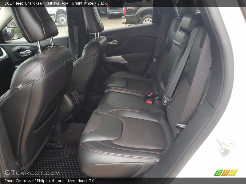 Bright White / Black 2017 Jeep Cherokee Trailhawk 4x4
