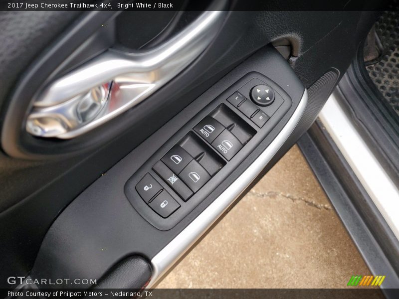 Bright White / Black 2017 Jeep Cherokee Trailhawk 4x4