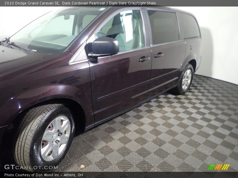 Dark Cordovan Pearlcoat / Dark Slate Gray/Light Shale 2010 Dodge Grand Caravan SE