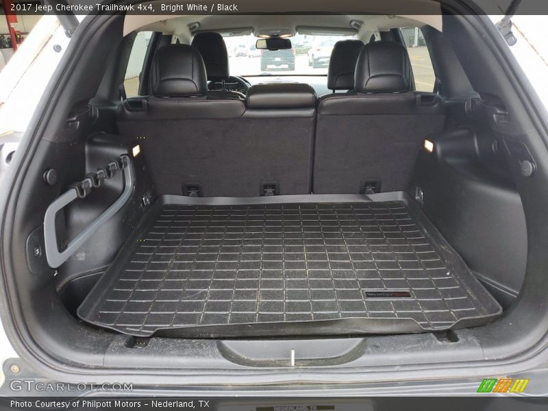Bright White / Black 2017 Jeep Cherokee Trailhawk 4x4