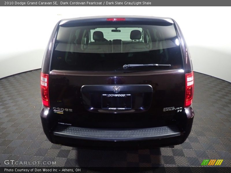 Dark Cordovan Pearlcoat / Dark Slate Gray/Light Shale 2010 Dodge Grand Caravan SE