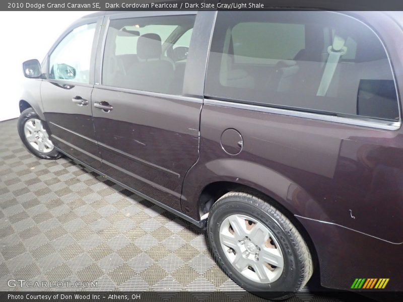 Dark Cordovan Pearlcoat / Dark Slate Gray/Light Shale 2010 Dodge Grand Caravan SE