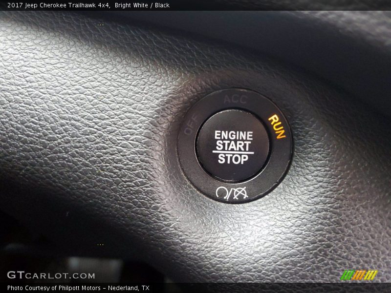 Bright White / Black 2017 Jeep Cherokee Trailhawk 4x4