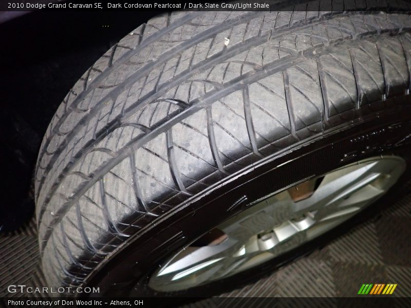 Dark Cordovan Pearlcoat / Dark Slate Gray/Light Shale 2010 Dodge Grand Caravan SE