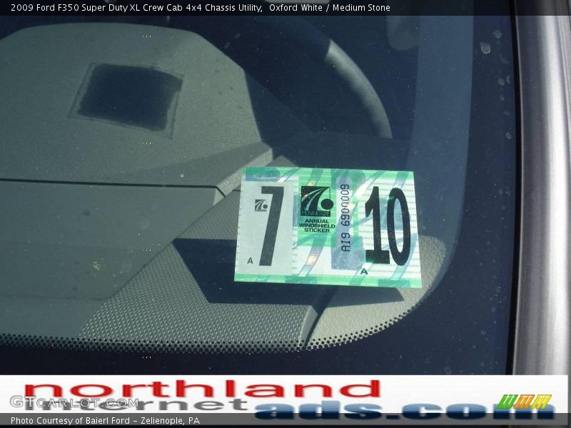 Oxford White / Medium Stone 2009 Ford F350 Super Duty XL Crew Cab 4x4 Chassis Utility