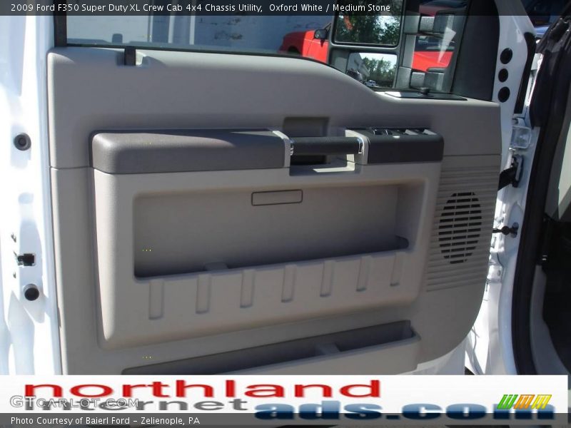 Oxford White / Medium Stone 2009 Ford F350 Super Duty XL Crew Cab 4x4 Chassis Utility