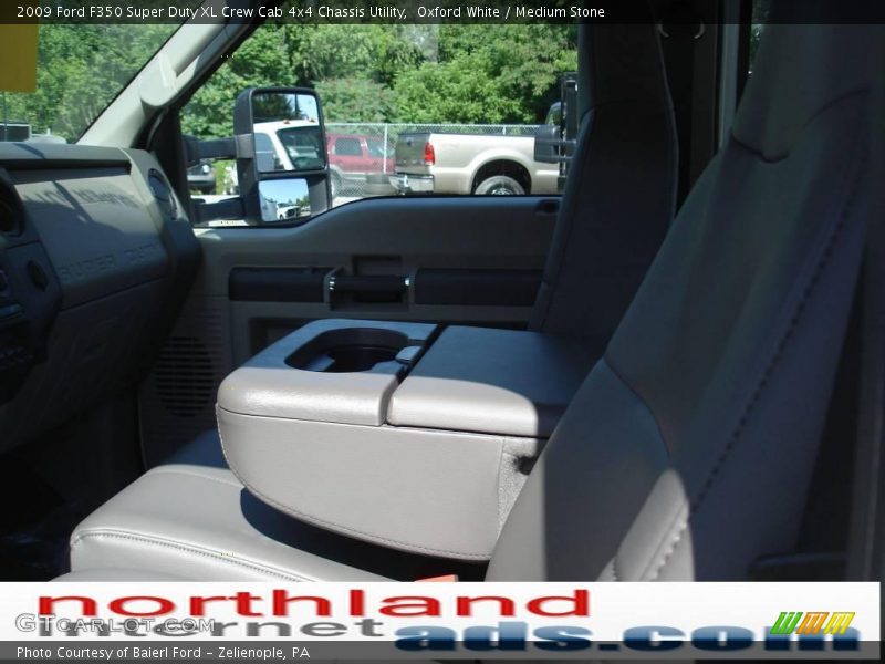 Oxford White / Medium Stone 2009 Ford F350 Super Duty XL Crew Cab 4x4 Chassis Utility