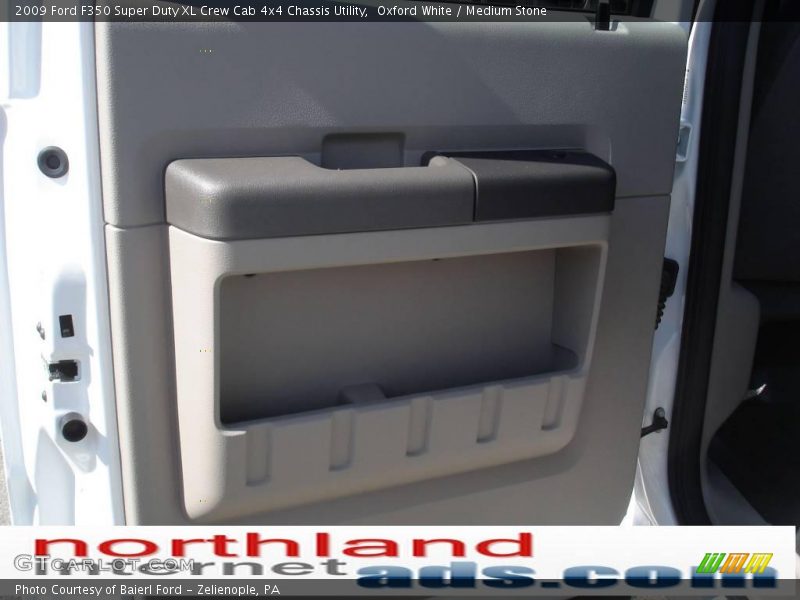 Oxford White / Medium Stone 2009 Ford F350 Super Duty XL Crew Cab 4x4 Chassis Utility