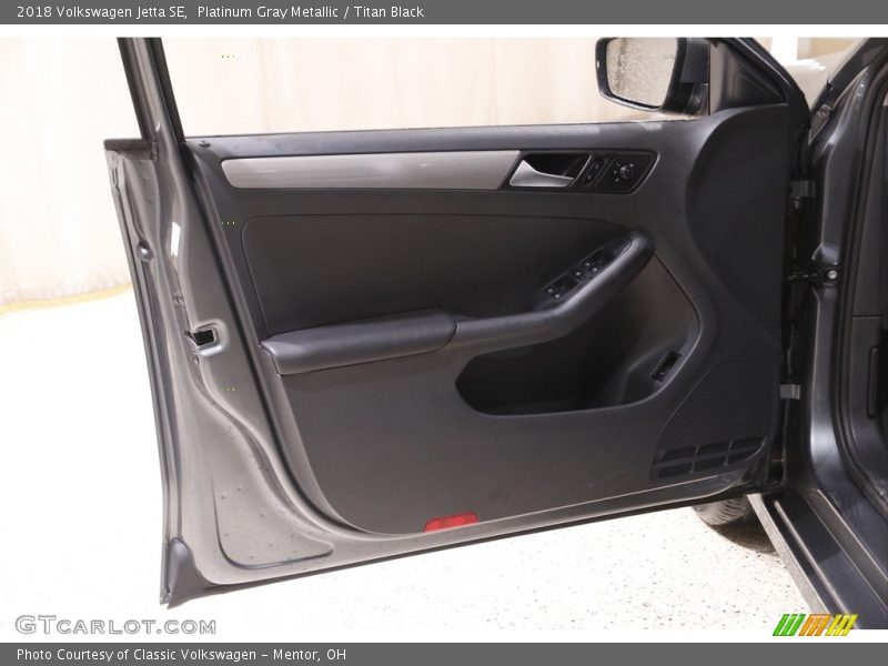 Platinum Gray Metallic / Titan Black 2018 Volkswagen Jetta SE