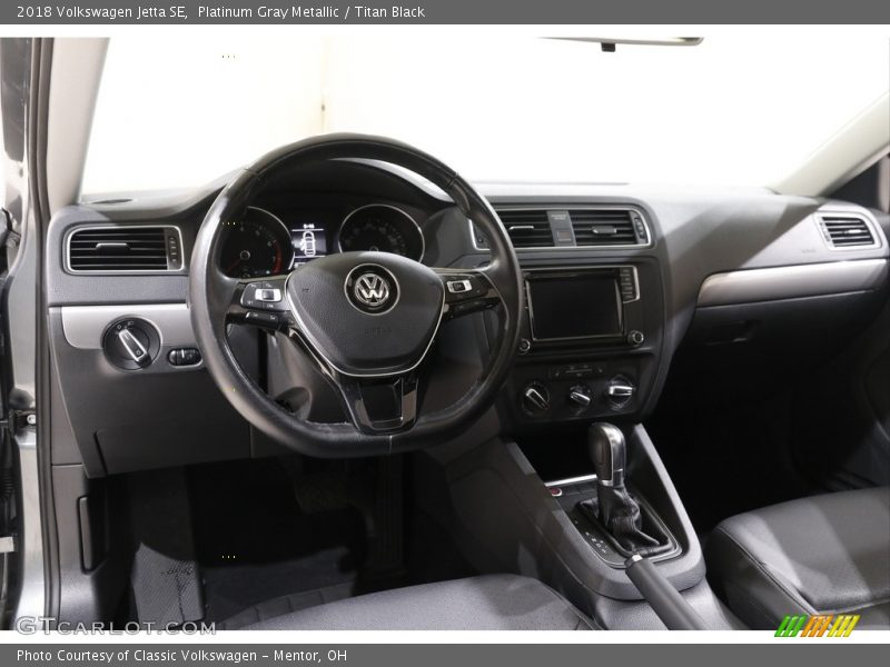 Platinum Gray Metallic / Titan Black 2018 Volkswagen Jetta SE