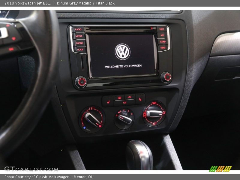 Platinum Gray Metallic / Titan Black 2018 Volkswagen Jetta SE
