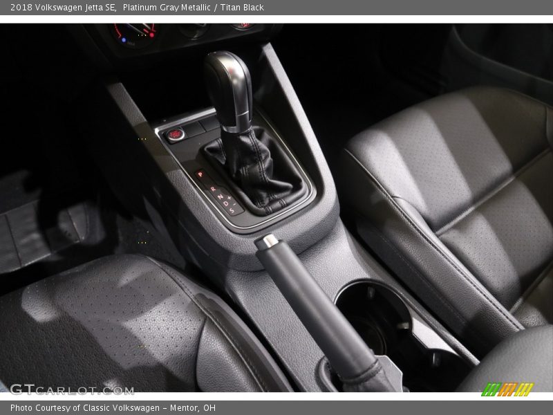 Platinum Gray Metallic / Titan Black 2018 Volkswagen Jetta SE