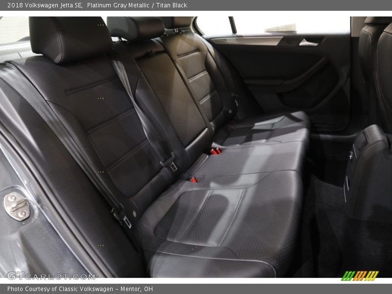 Platinum Gray Metallic / Titan Black 2018 Volkswagen Jetta SE