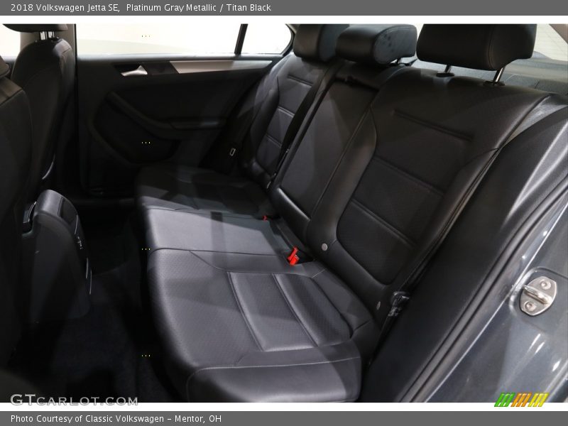 Platinum Gray Metallic / Titan Black 2018 Volkswagen Jetta SE