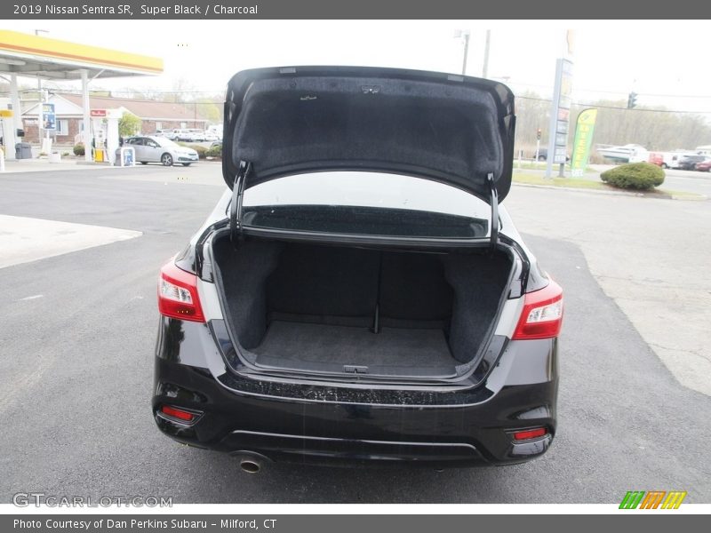 Super Black / Charcoal 2019 Nissan Sentra SR