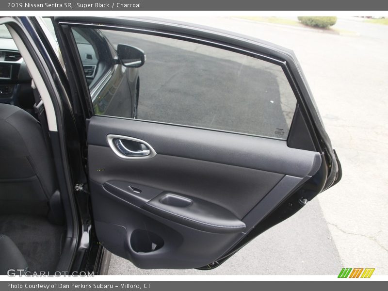 Super Black / Charcoal 2019 Nissan Sentra SR