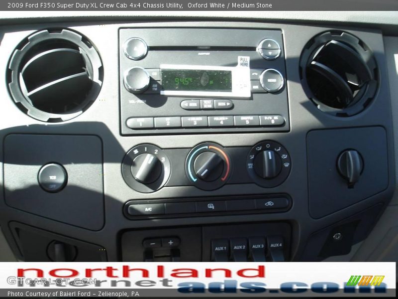 Oxford White / Medium Stone 2009 Ford F350 Super Duty XL Crew Cab 4x4 Chassis Utility