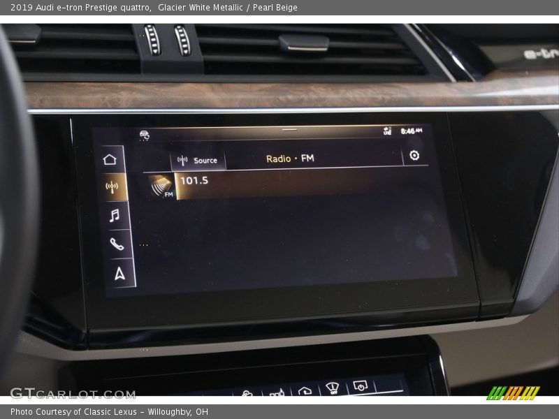 Glacier White Metallic / Pearl Beige 2019 Audi e-tron Prestige quattro