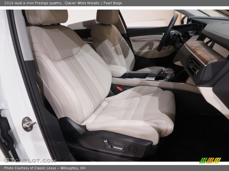 Front Seat of 2019 e-tron Prestige quattro