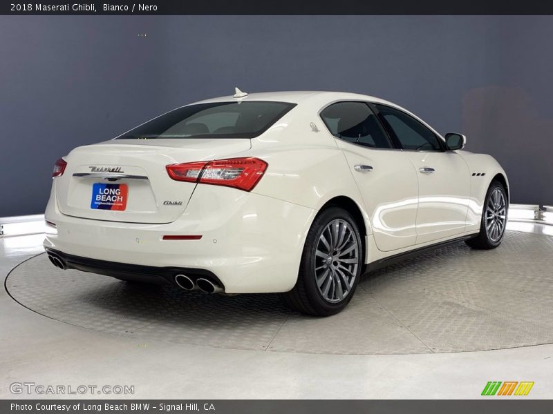 Bianco / Nero 2018 Maserati Ghibli
