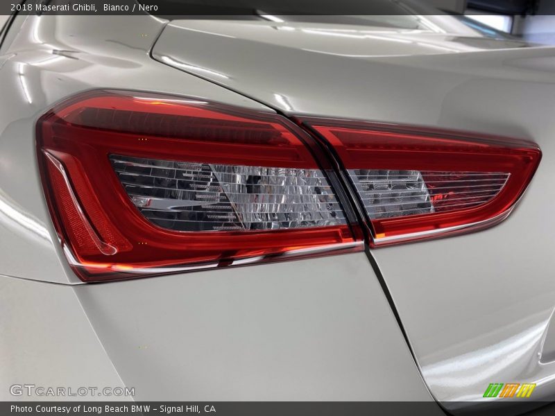 Bianco / Nero 2018 Maserati Ghibli