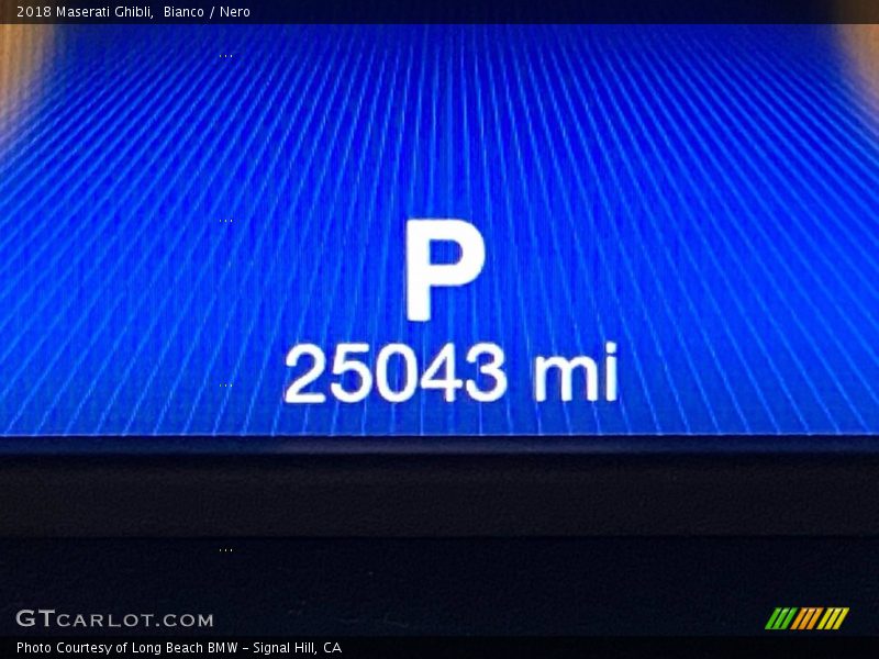 Bianco / Nero 2018 Maserati Ghibli