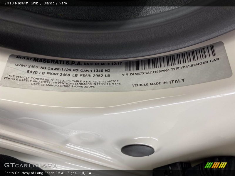 Bianco / Nero 2018 Maserati Ghibli