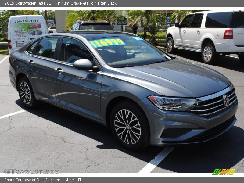 Platinum Gray Metallic / Titan Black 2019 Volkswagen Jetta SE