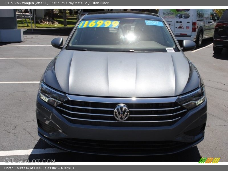 Platinum Gray Metallic / Titan Black 2019 Volkswagen Jetta SE