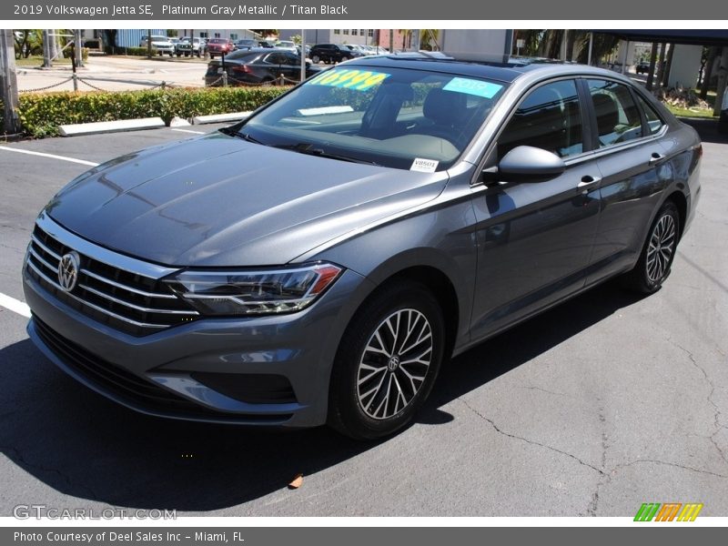 Platinum Gray Metallic / Titan Black 2019 Volkswagen Jetta SE
