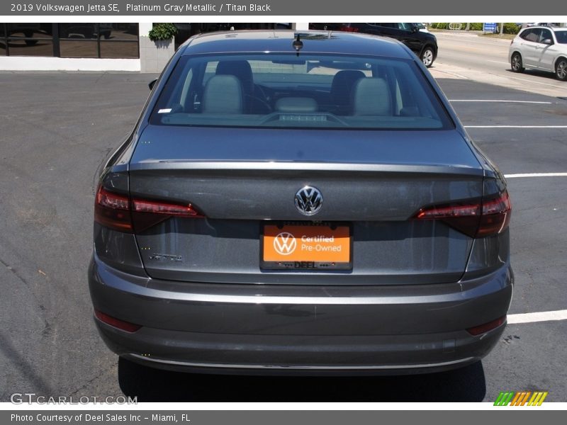 Platinum Gray Metallic / Titan Black 2019 Volkswagen Jetta SE