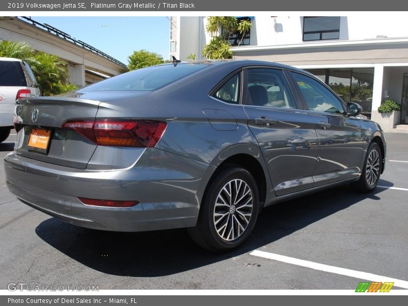 Platinum Gray Metallic / Titan Black 2019 Volkswagen Jetta SE