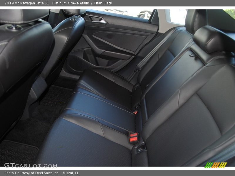 Platinum Gray Metallic / Titan Black 2019 Volkswagen Jetta SE