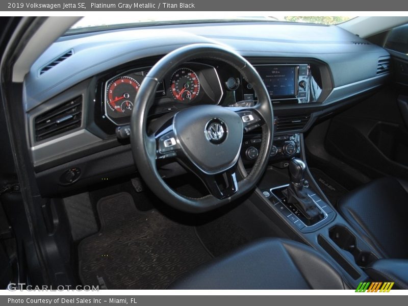 Platinum Gray Metallic / Titan Black 2019 Volkswagen Jetta SE