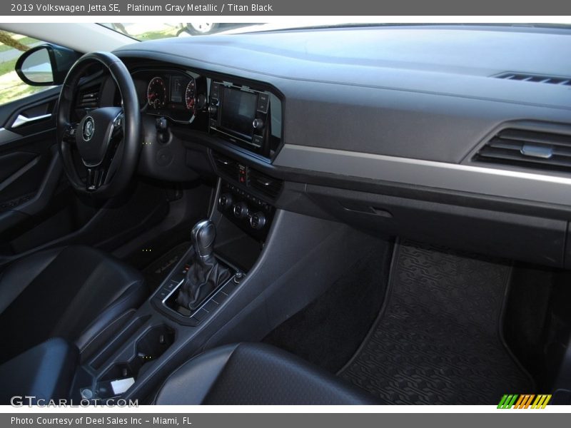 Platinum Gray Metallic / Titan Black 2019 Volkswagen Jetta SE