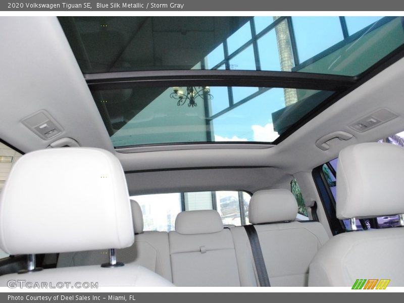 Sunroof of 2020 Tiguan SE