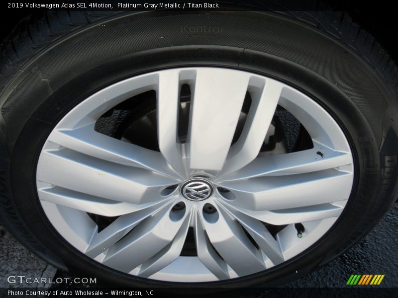 Platinum Gray Metallic / Titan Black 2019 Volkswagen Atlas SEL 4Motion