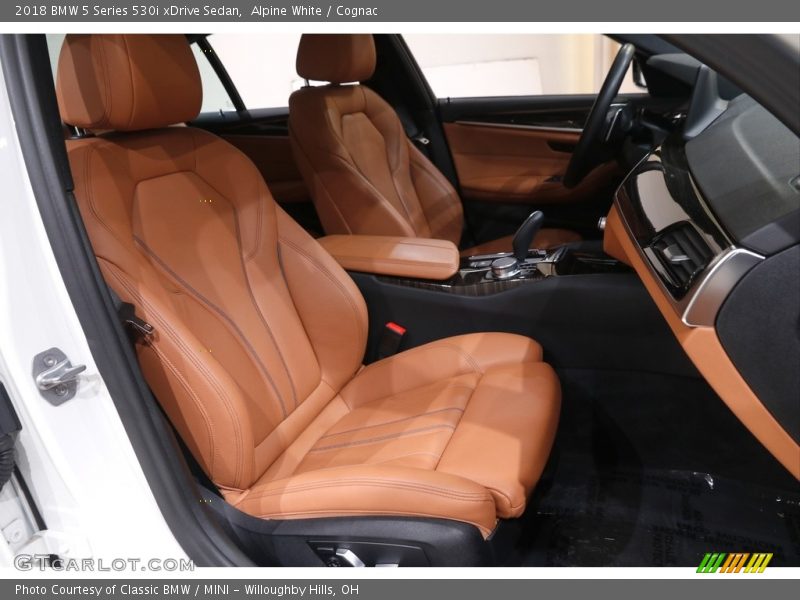 Alpine White / Cognac 2018 BMW 5 Series 530i xDrive Sedan