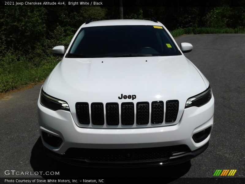 Bright White / Black 2021 Jeep Cherokee Altitude 4x4