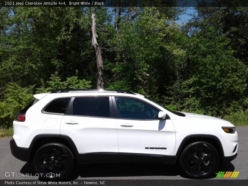 Bright White / Black 2021 Jeep Cherokee Altitude 4x4