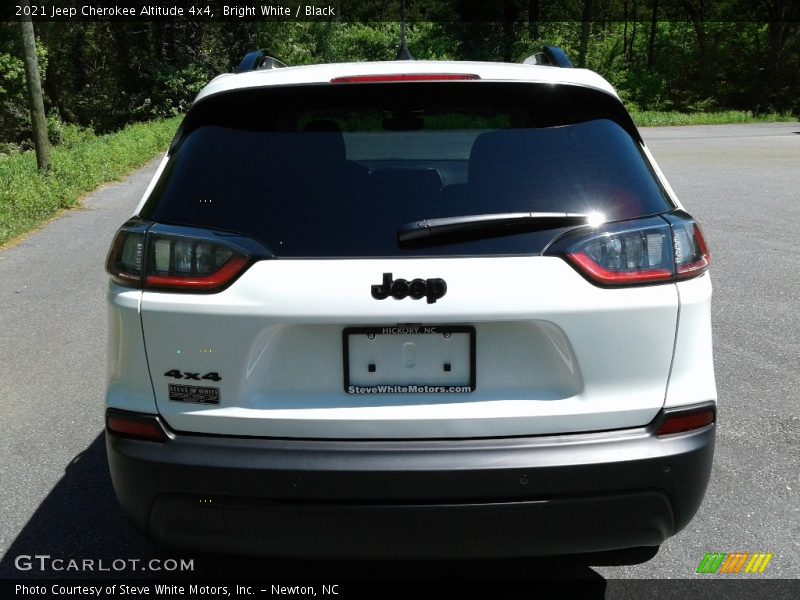 Bright White / Black 2021 Jeep Cherokee Altitude 4x4