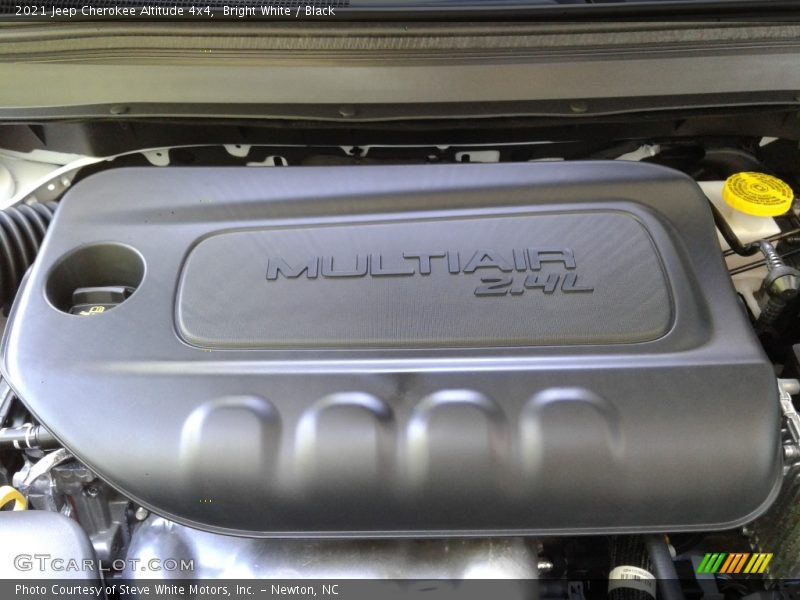 Bright White / Black 2021 Jeep Cherokee Altitude 4x4