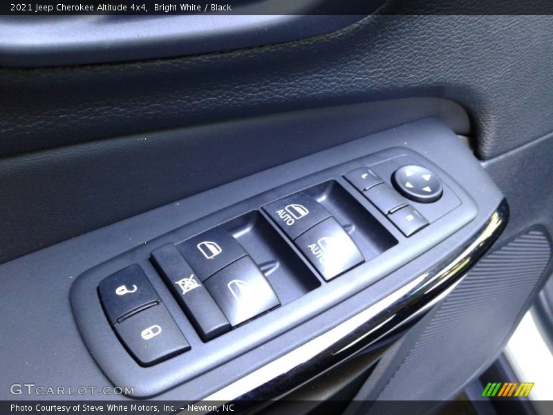 Bright White / Black 2021 Jeep Cherokee Altitude 4x4