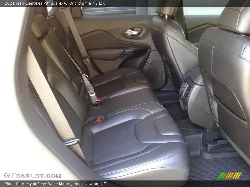 Bright White / Black 2021 Jeep Cherokee Altitude 4x4