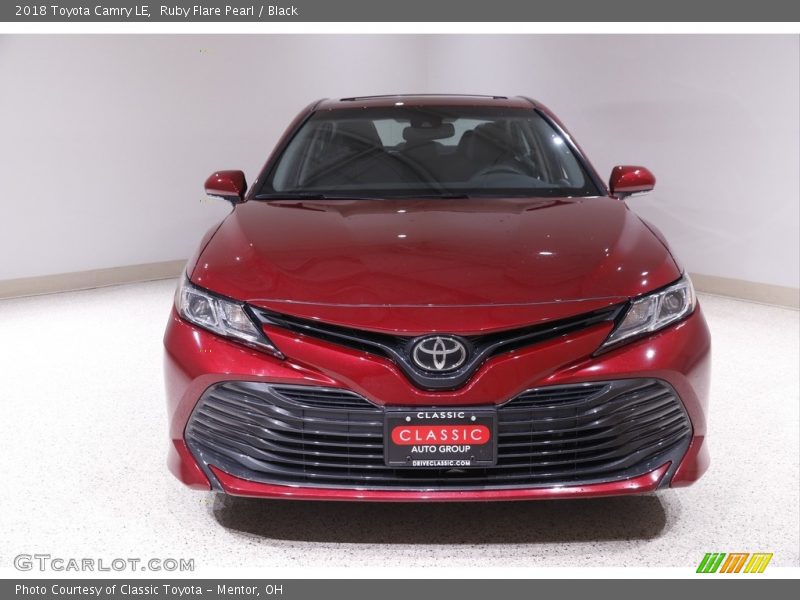 Ruby Flare Pearl / Black 2018 Toyota Camry LE