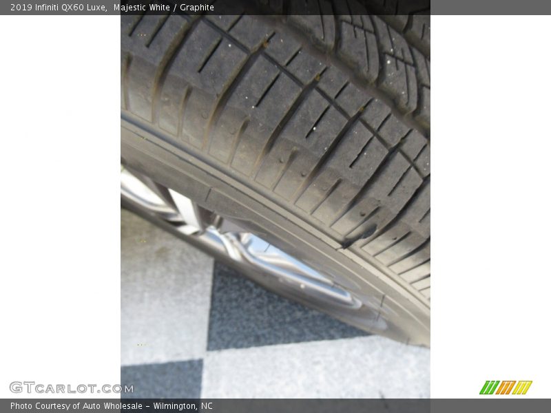 Majestic White / Graphite 2019 Infiniti QX60 Luxe