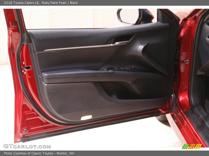 Ruby Flare Pearl / Black 2018 Toyota Camry LE